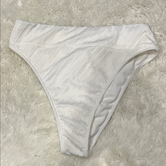 Abercrombie & Fitch Ivory Bikini Bottom - Picture 1 of 4